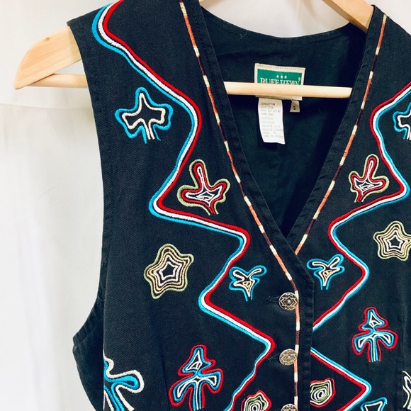 Abstract Design Vest! - Picture 3 of 5